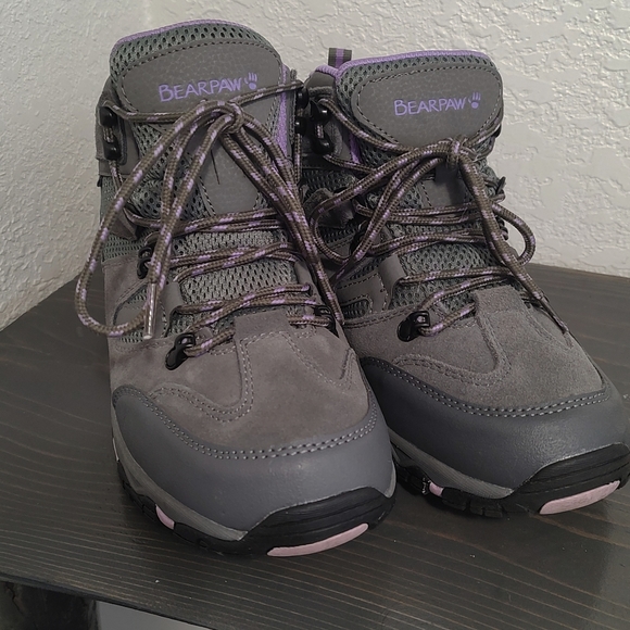 BearPaw Shoes - Bearpaw Hiking Shoes Women's Size 8